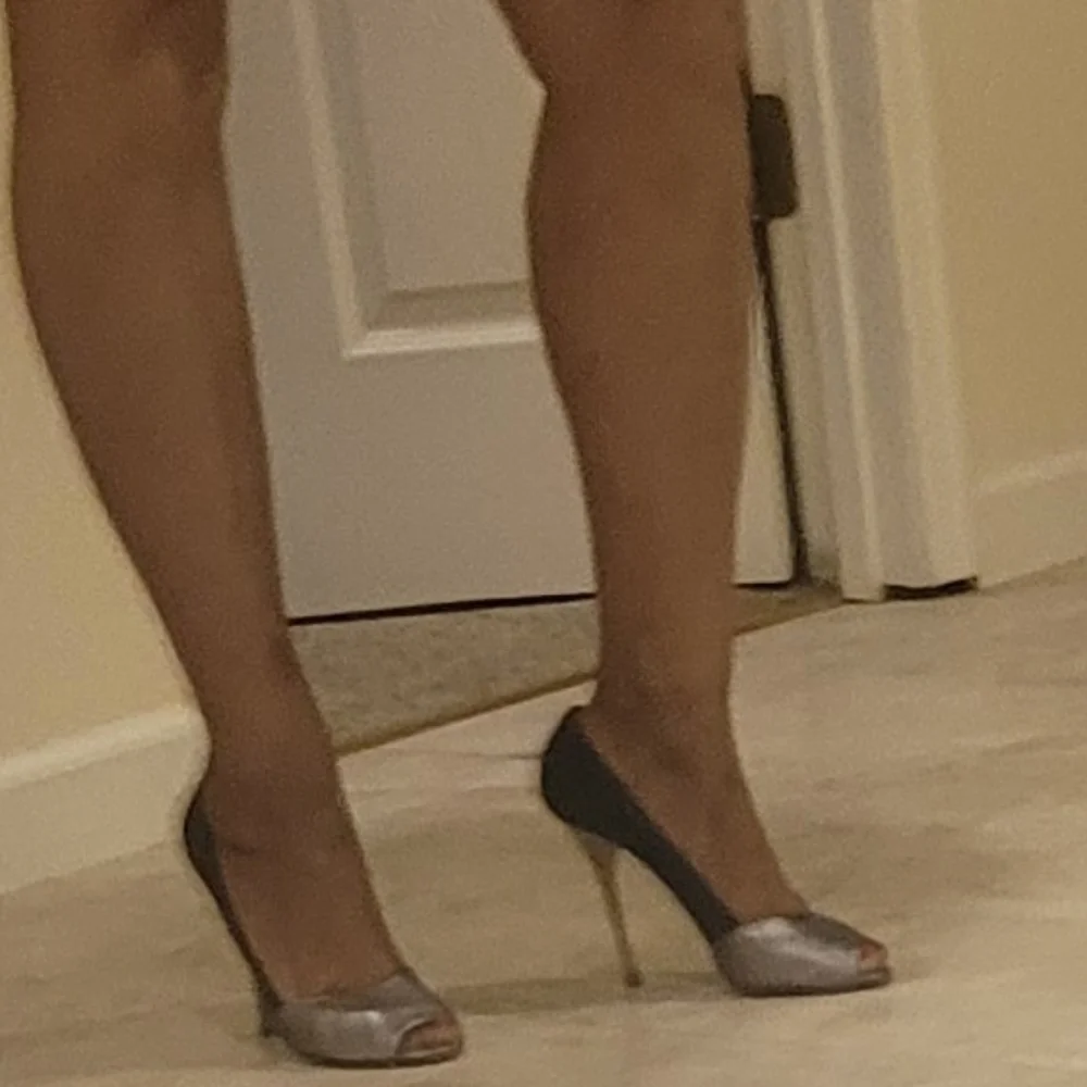 Elegant Denim and Silver Leather Peep-Toe Heels - Picture 2 of 7